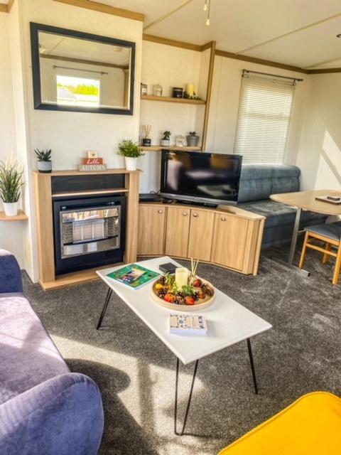 The Hygge Retreat At 7 Lakes Country Park, Lincolnshire Villa Crowle  Bagian luar foto